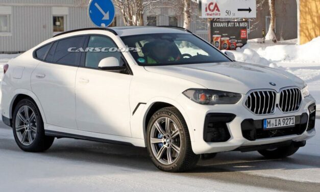 განახლებულ BMW X6-ში ფოტოგრაფებმა უზარმაზარი, მოღუნული დისპლეი დააფიქსირეს