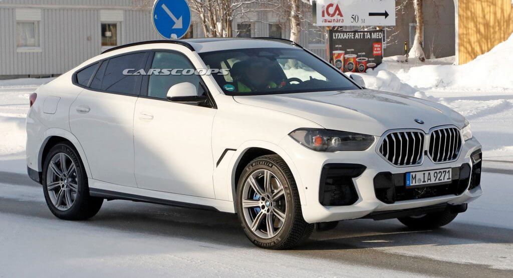 განახლებულ BMW X6-ში ფოტოგრაფებმა უზარმაზარი, მოღუნული დისპლეი დააფიქსირეს