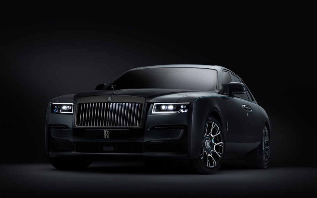 2022 Rolls Royce Ghost Black Badge — მსოფლიოს ყველაზე შავ მანქანას 45 კგ საღებავით აქვს