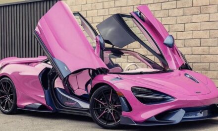 ვარდისფერი McLaren 765LT — სპეცშეკვეთით დამზადებული სუპერქარი უცნაურ ფერში