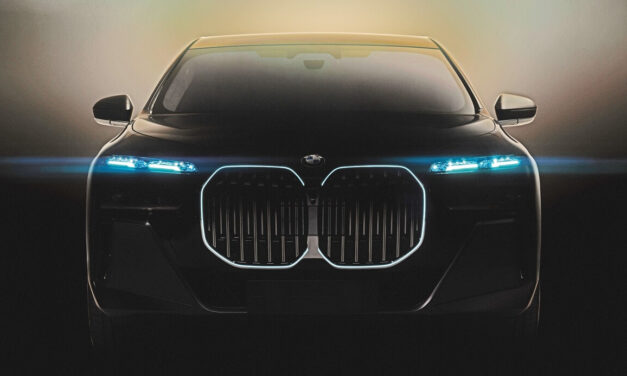 2023 წლის BMW i7-ის ახალი ფოტოები დებიუტამდე — დიდი ცხაურა და 600 კმ ერთი დამუხტვით